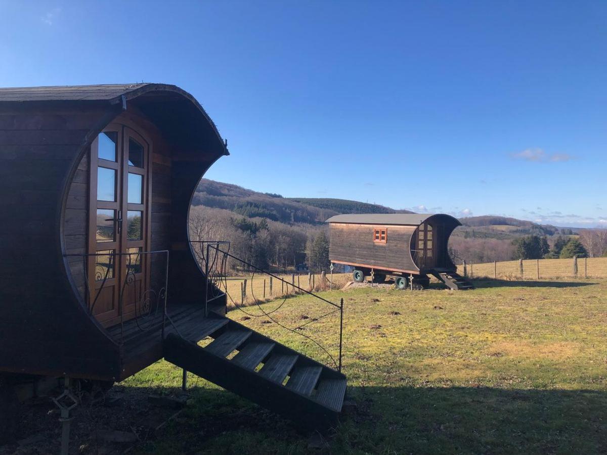 Les Roulottes De Cirque Les Settons Luxury tent