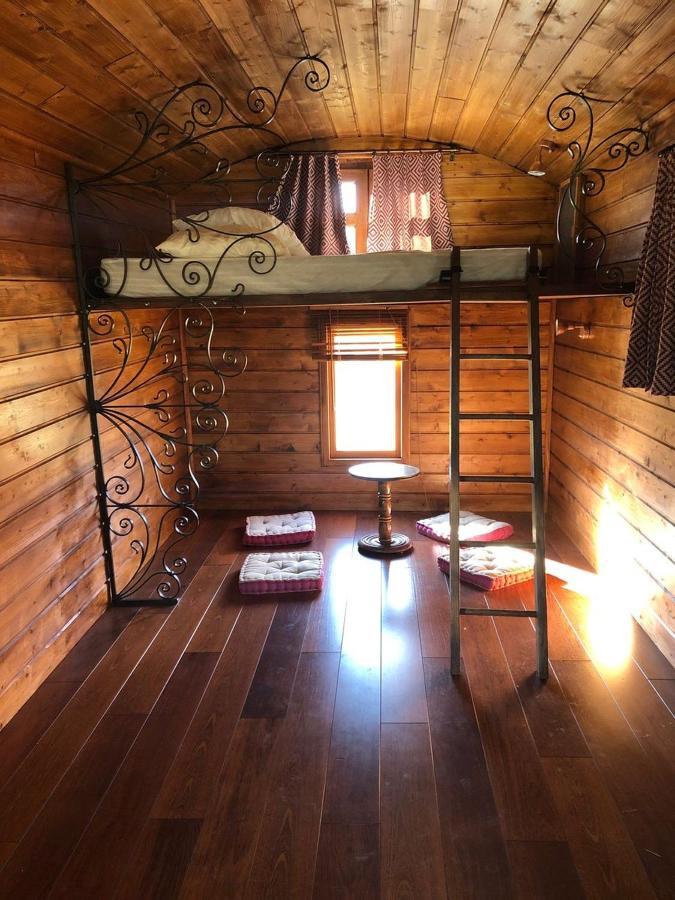 Luxury tent Les Roulottes De Cirque Les Settons *